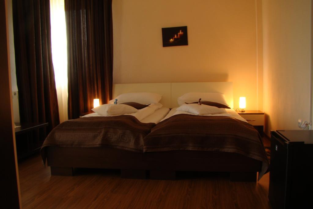 Pensiunea Queen Mary Sînpetru Room photo