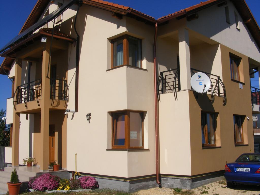 Pensiunea Queen Mary Sînpetru Exterior photo